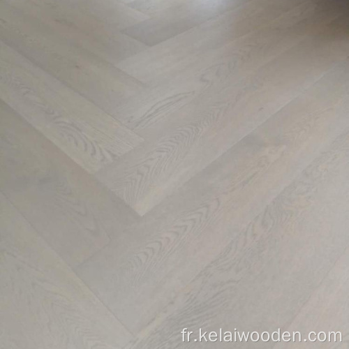 parquet à chevrons couleur naturelle gris clair parquet en chêne